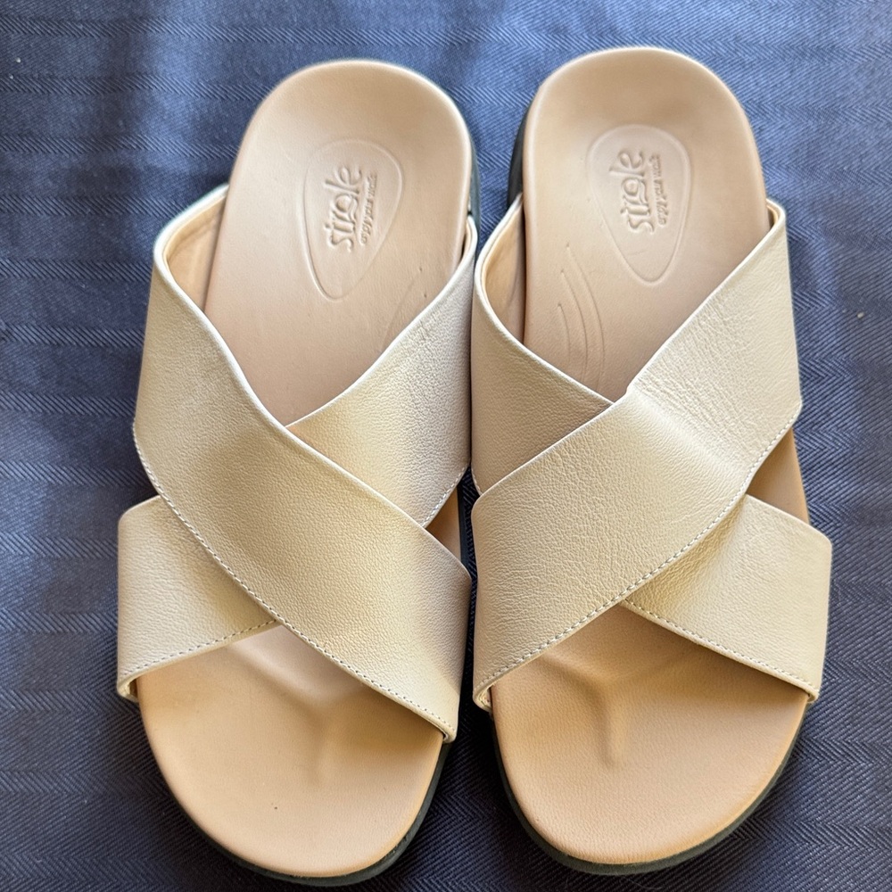 Stylish Beige‎ Slide Sandals Strole brand. New with tags